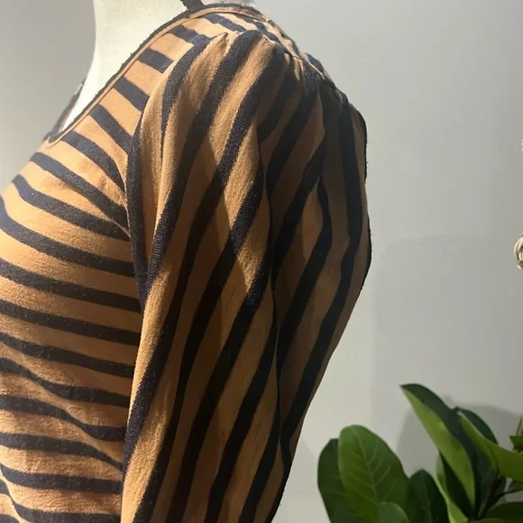 Anthropologie Amadi Camel  and Navy Puff Sleeve Long Sleeve Tee - Picture 5 of 7